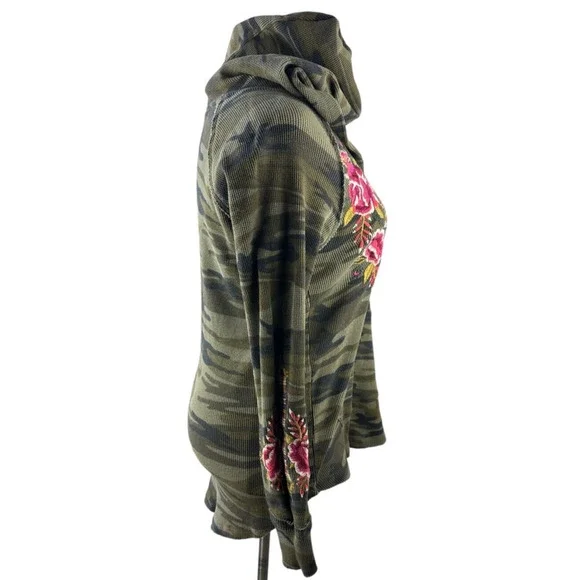 Johnny Was Thermal Waffle Knit Embroidered Camo Hoodie Pullover Green Size Small - Picture 7 of 11